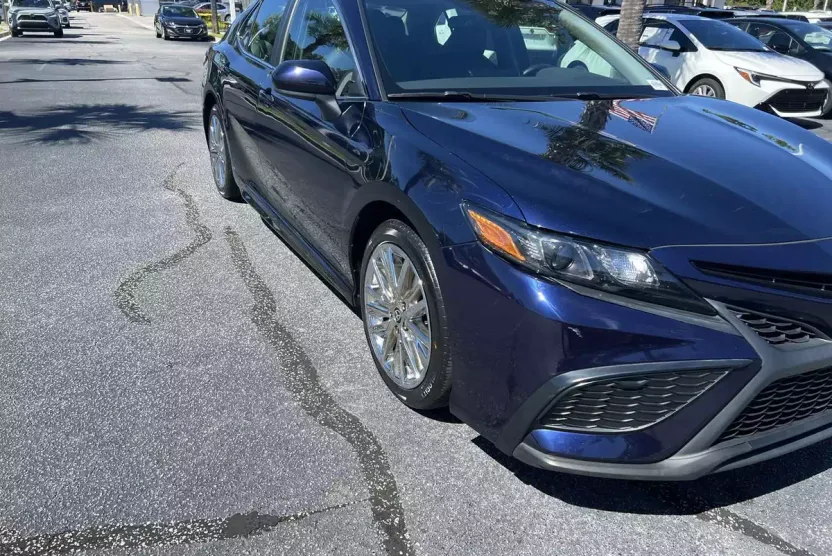 2021 Toyota Camry SE photo 1