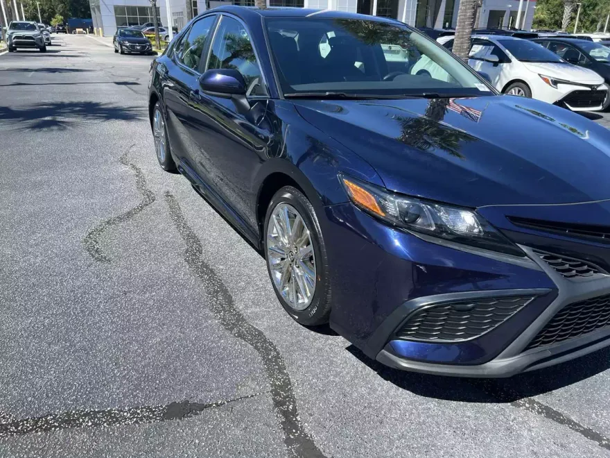 2021 Toyota Camry SE photo 1