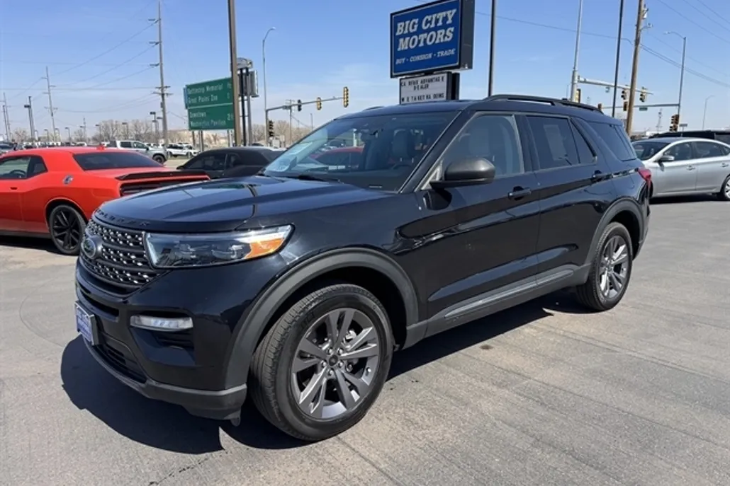 2021 Ford Explorer XLT photo 1