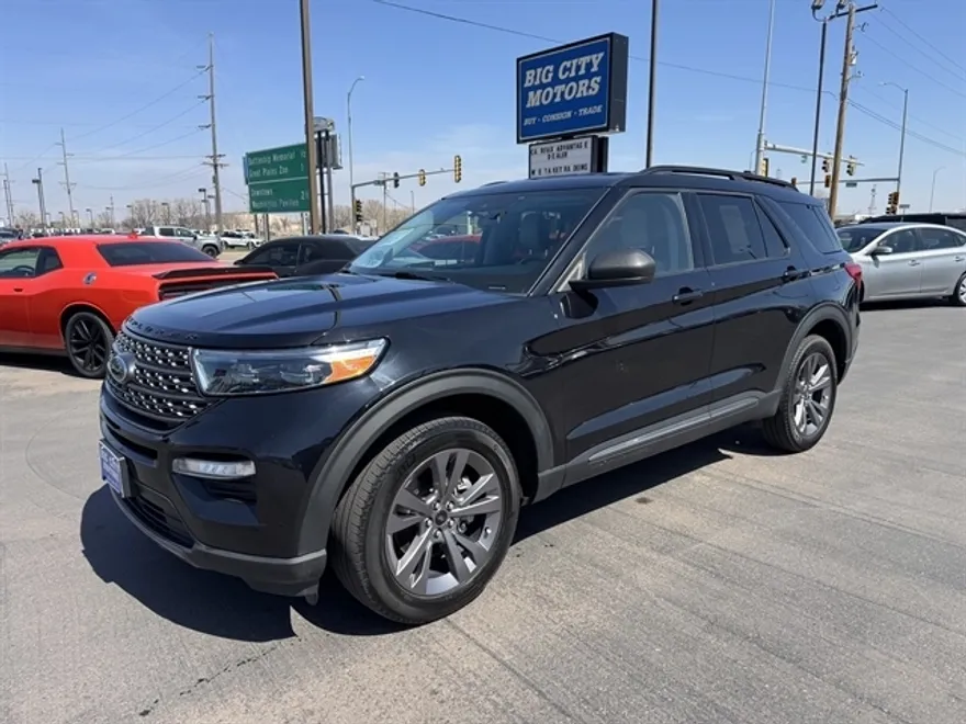 2021 Ford Explorer XLT photo 1