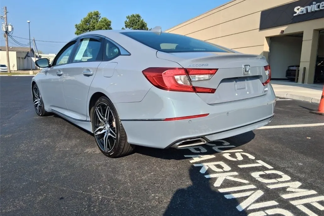 2021 Honda Accord Touring 2.0T photo 1