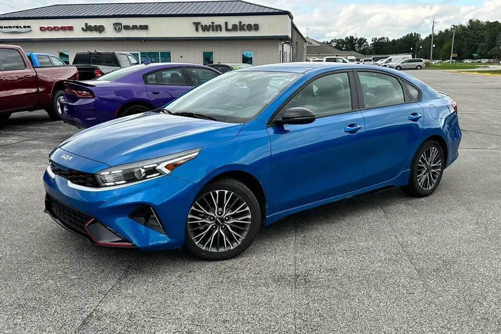 2023 Kia Forte GT-Line photo 1