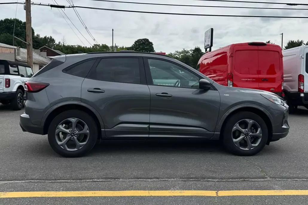 2023 Ford Escape ST-Line photo 1