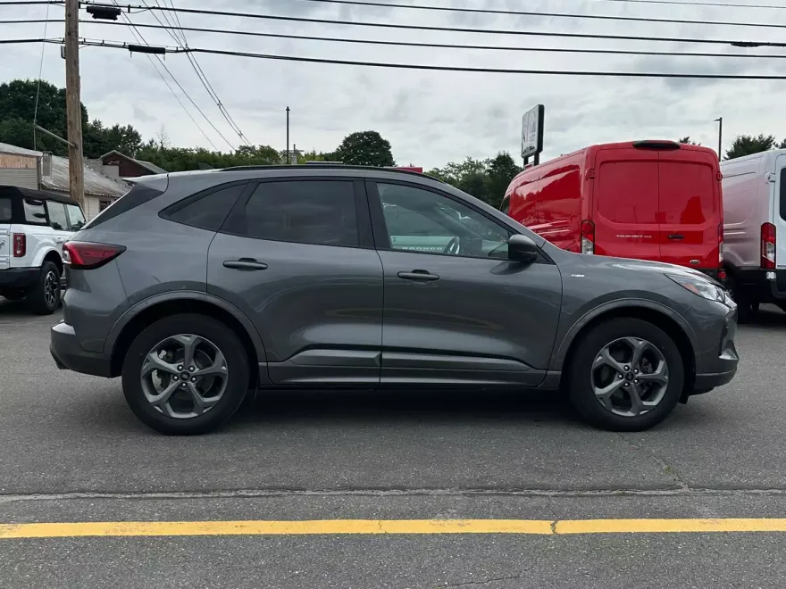 2023 Ford Escape ST-Line photo 1