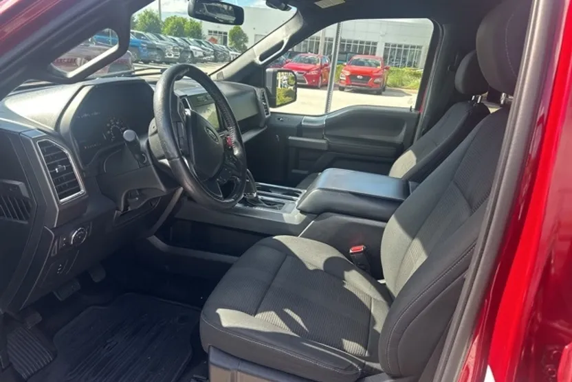 2016 Ford F-150 XLT photo 1