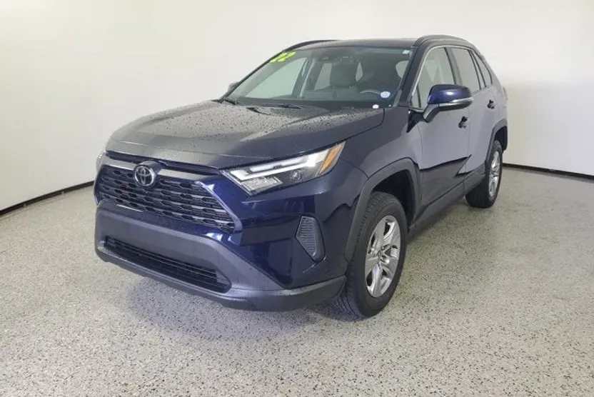 2022 Toyota RAV4 XLE photo 1