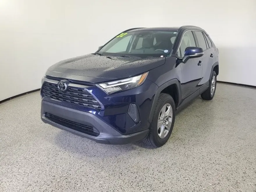 2022 Toyota RAV4 XLE photo 1