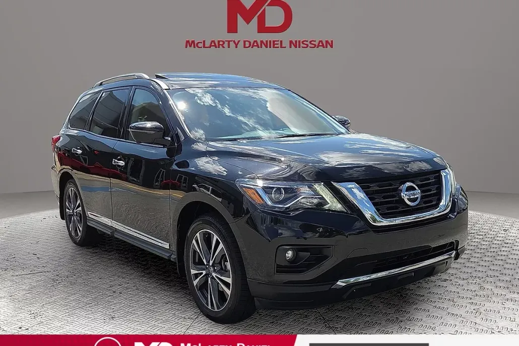 2020 Nissan Pathfinder Platinum photo 1