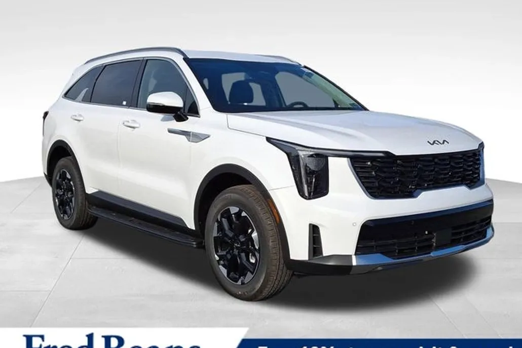 2025 Kia Sorento S photo 1