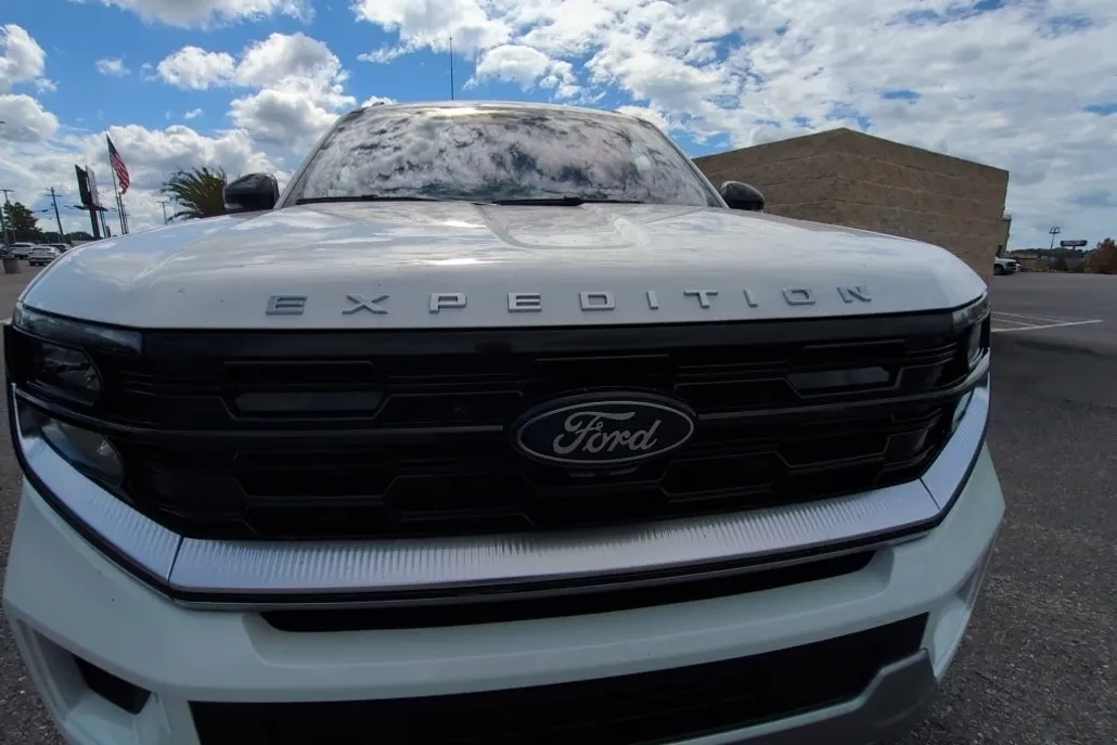 2025 Ford Expedition Platinum photo 1
