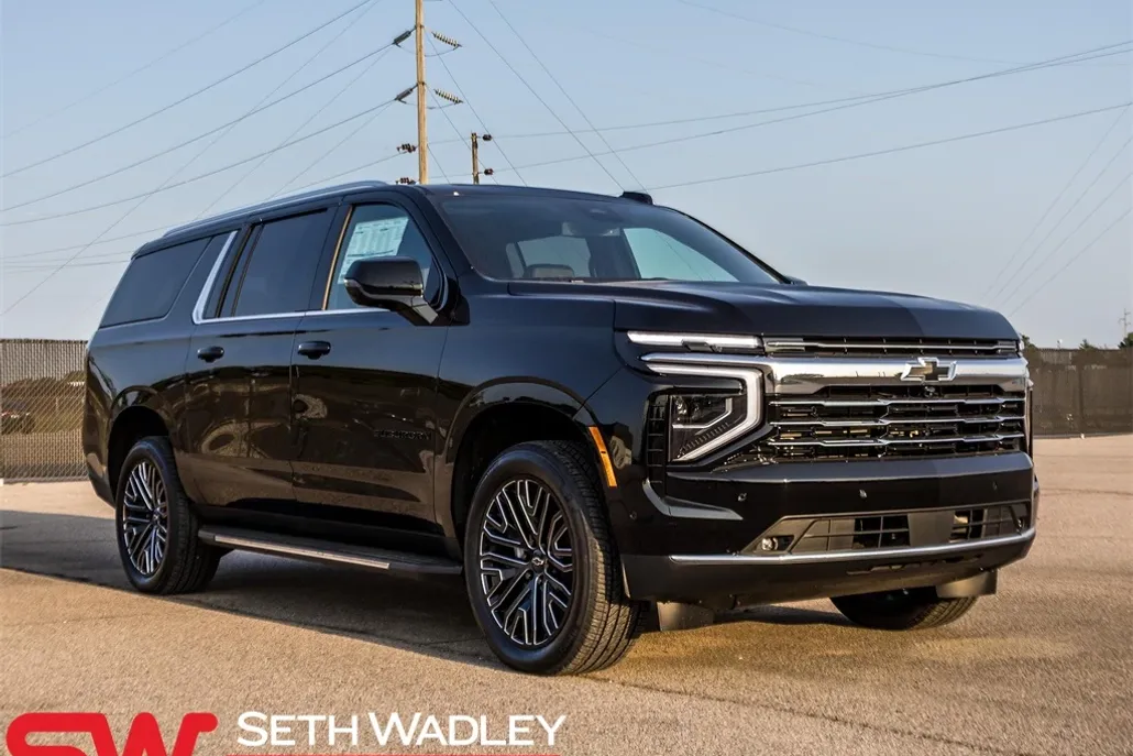 2025 Chevrolet Suburban LT photo 1
