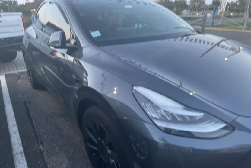 2021 Tesla Model Y Standard Range Rear-Wheel Drive photo 1