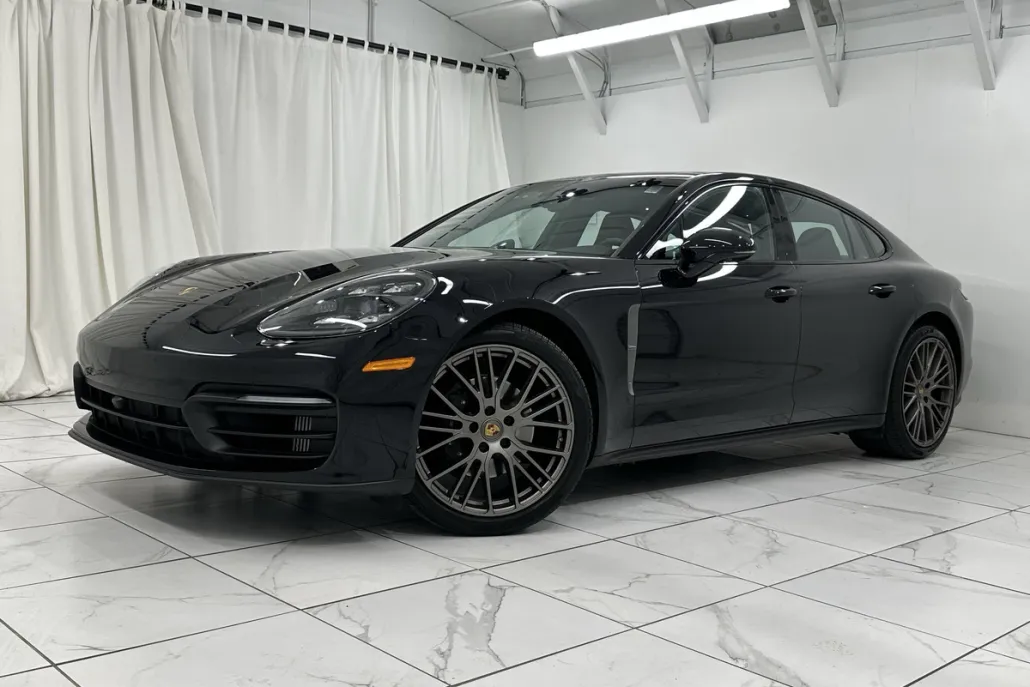 2022 Porsche Panamera 4 Platinum photo 1