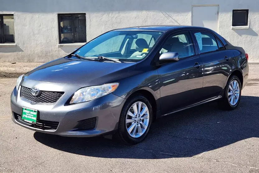 2010 Toyota Corolla LE photo 1