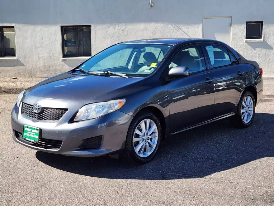 2010 Toyota Corolla LE photo 1