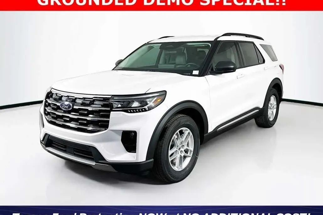 2025 Ford Explorer photo 1