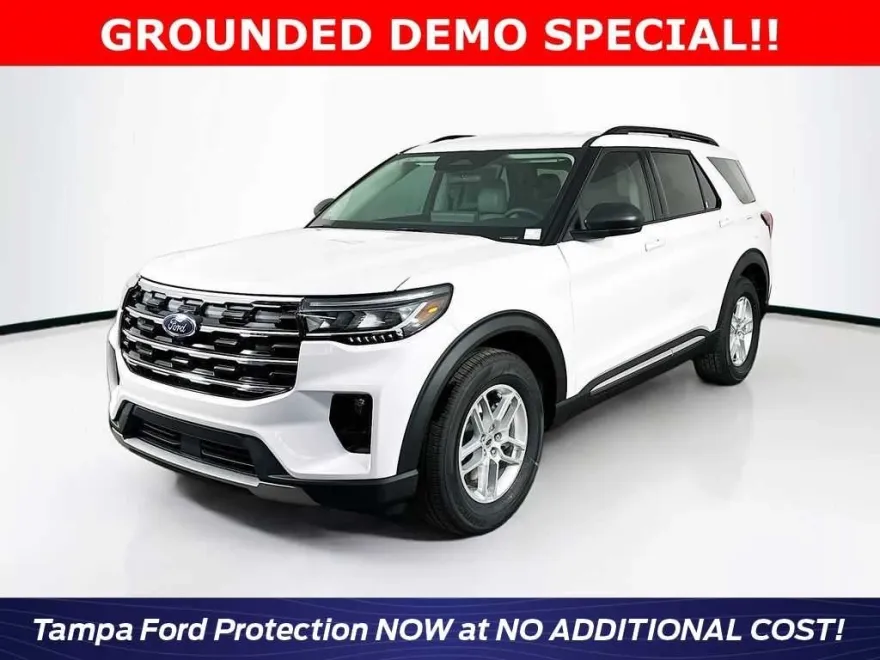 2025 Ford Explorer photo 1