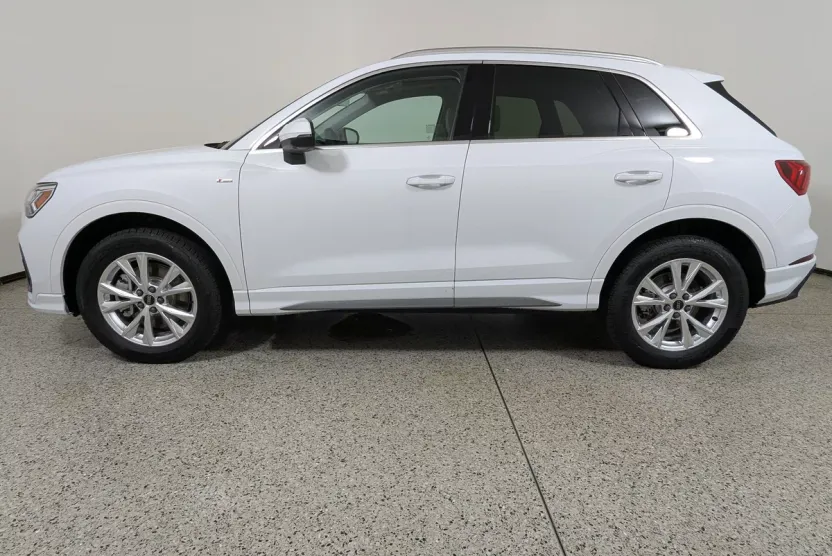 2025 Audi Q3 45 TFSI S line Premium Plus photo 1