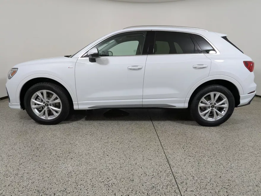 2025 Audi Q3 45 TFSI S line Premium Plus photo 1