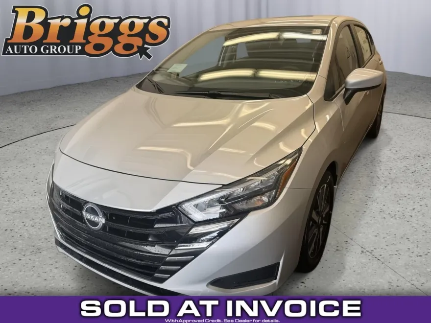 2025 Nissan Versa SV photo 1