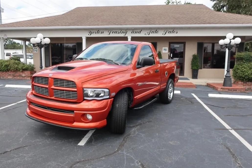 2005 Dodge Ram SLT photo 1