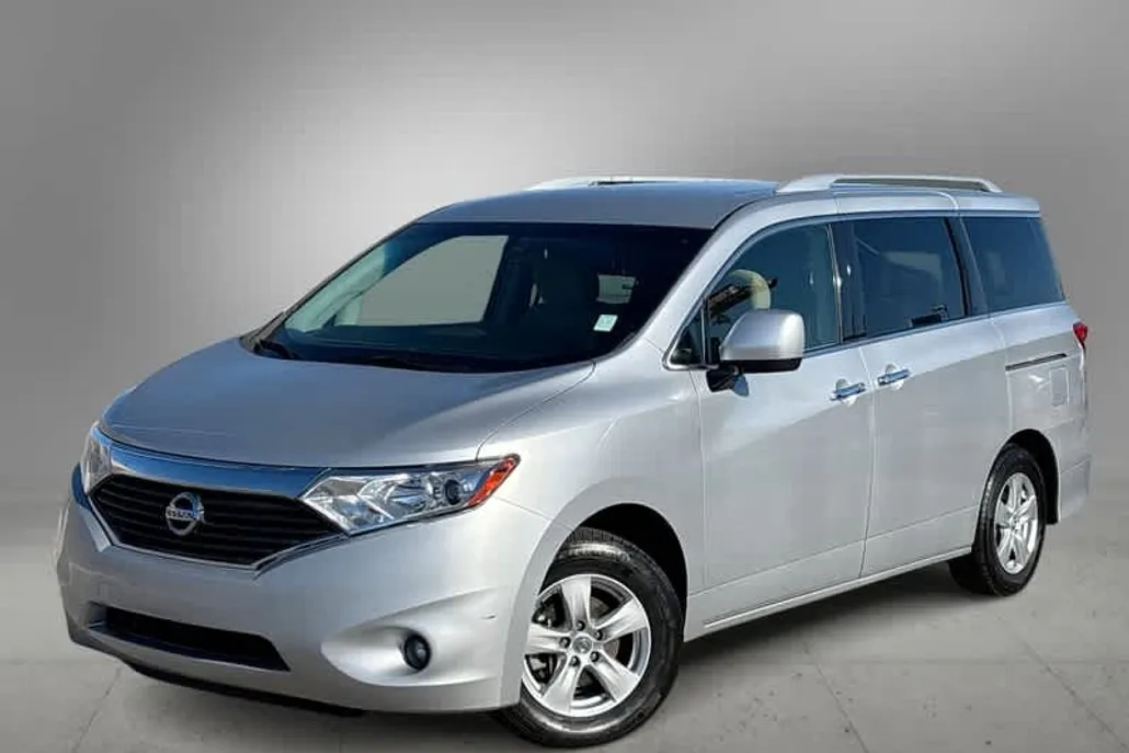 2017 Nissan Quest SV photo 1