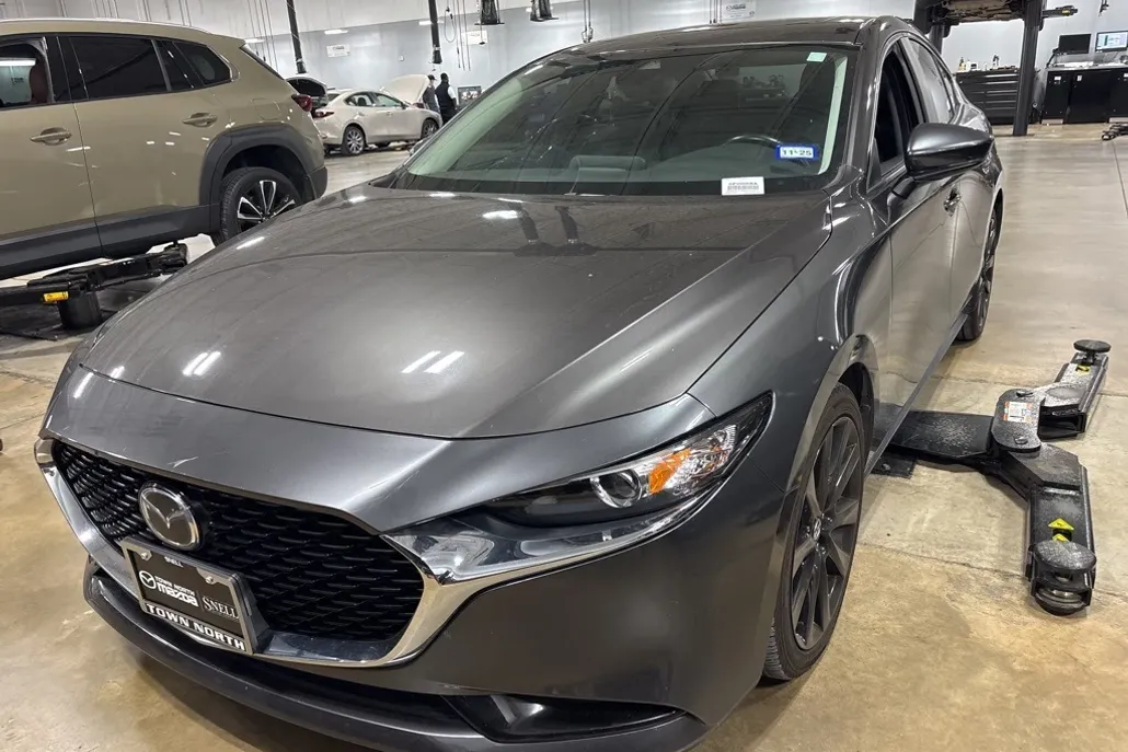 2021 Mazda Mazda3 Preferred photo 1