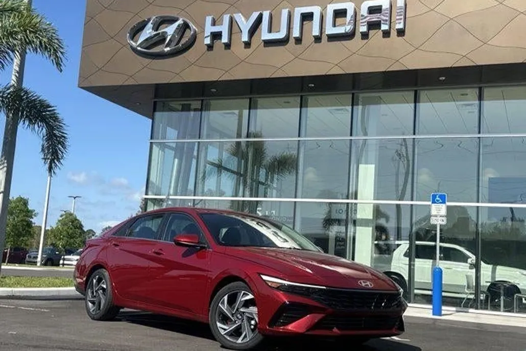 2025 Hyundai Elantra SEL Convenience photo 1