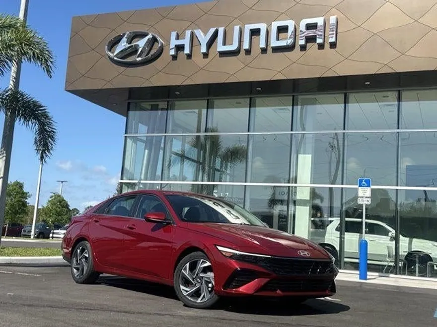 2025 Hyundai Elantra SEL Convenience photo 1