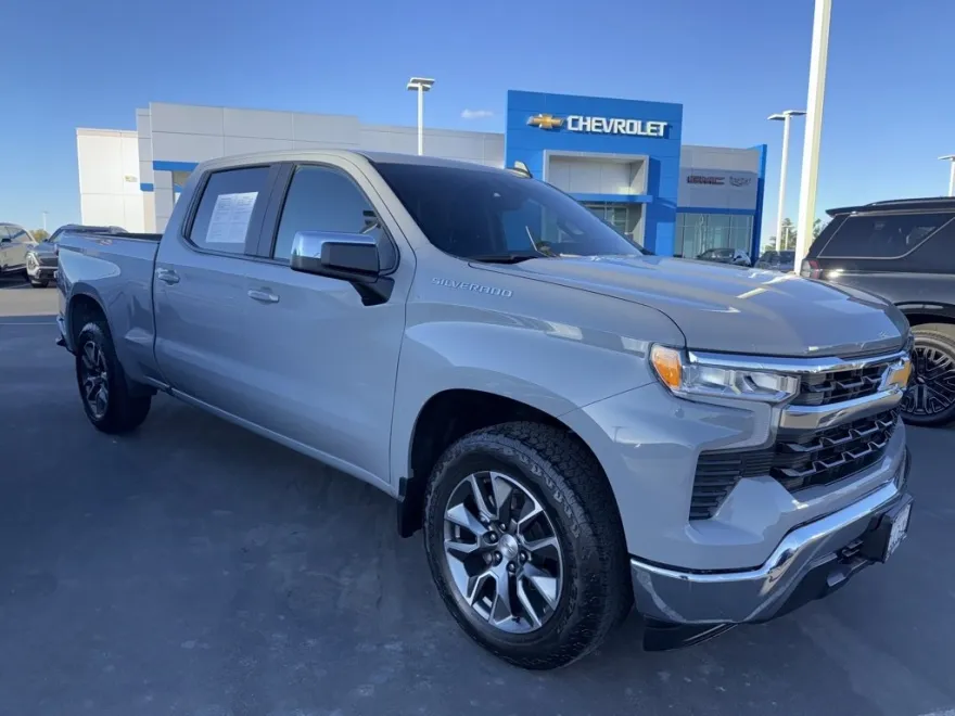 2024 Chevrolet Silverado 1500 LT photo 1