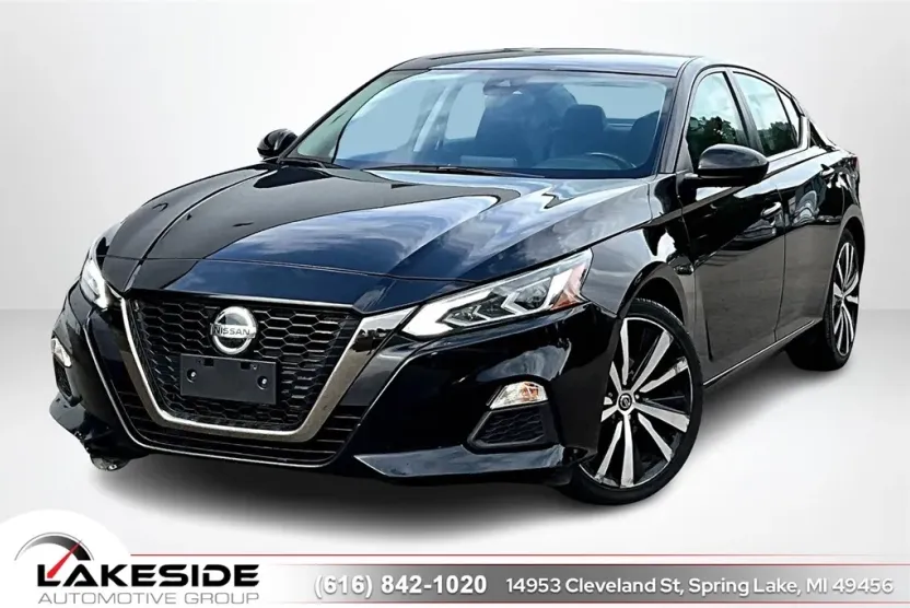 2022 Nissan Altima 2.5 SR photo 1