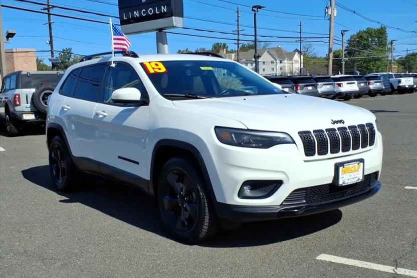 2019 Jeep Cherokee Latitude photo 1