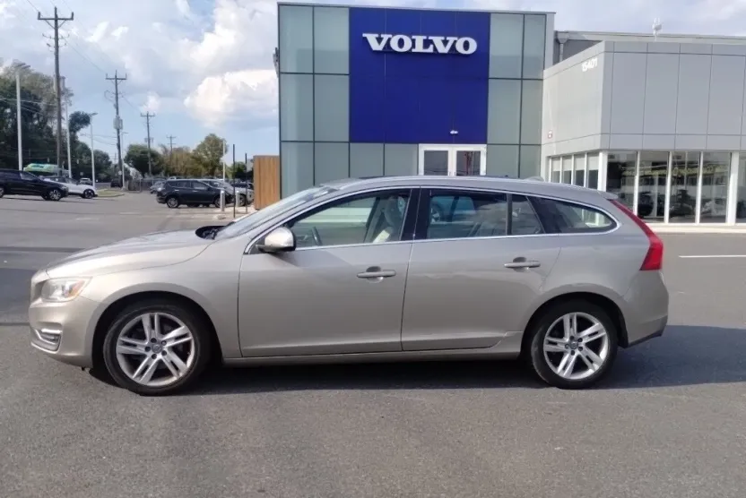 2015 Volvo V60 T5 Premier photo 1