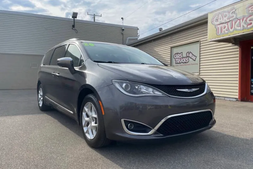 2020 Chrysler Pacifica Limited photo 1