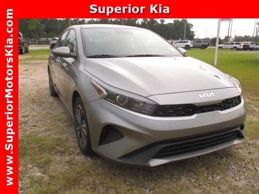 2023 Kia Forte LXS photo 1