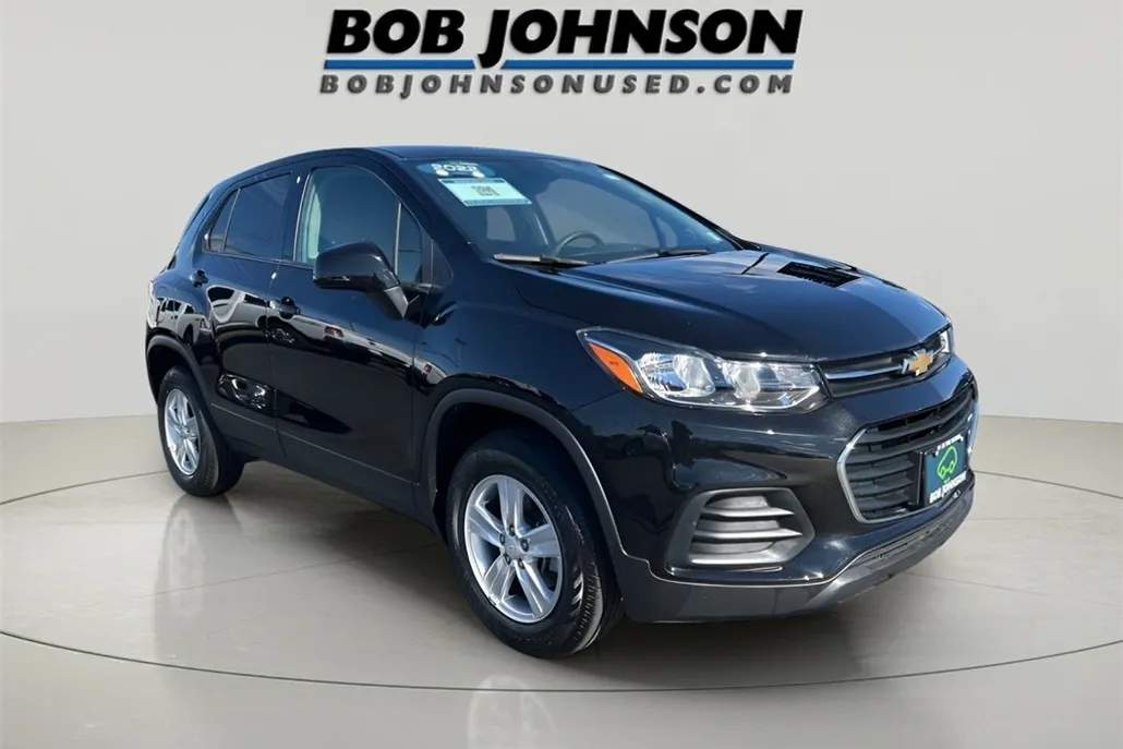 2022 Chevrolet Trax LS photo 1