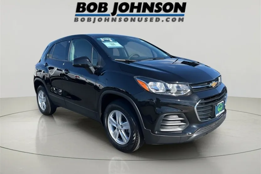 2022 Chevrolet Trax LS photo 1