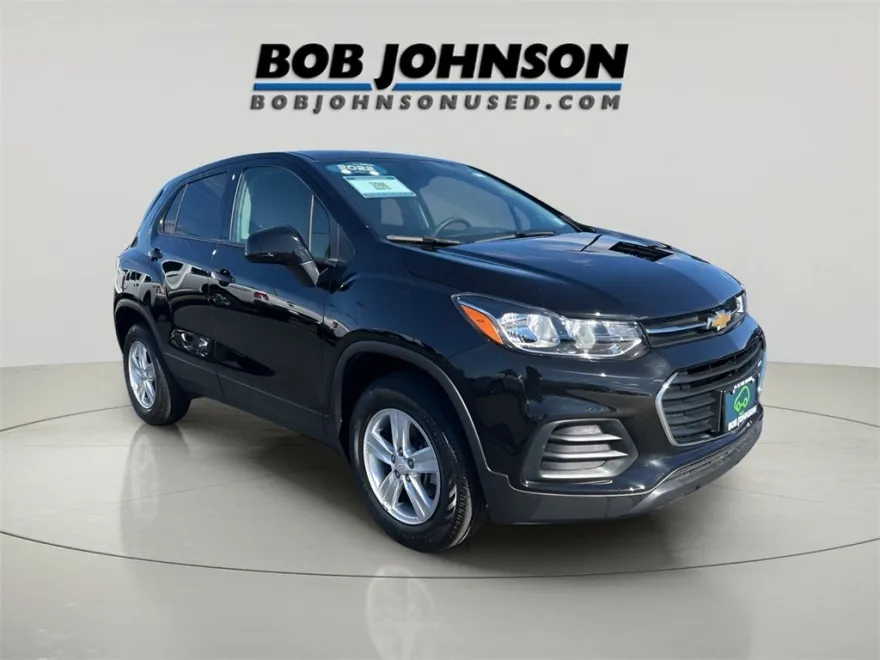 2022 Chevrolet Trax LS photo 1