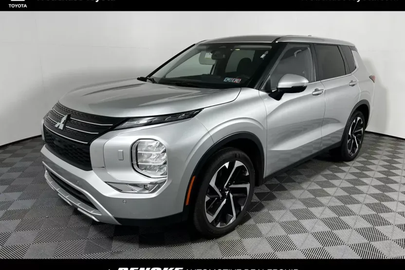 2024 Mitsubishi Outlander SE photo 1