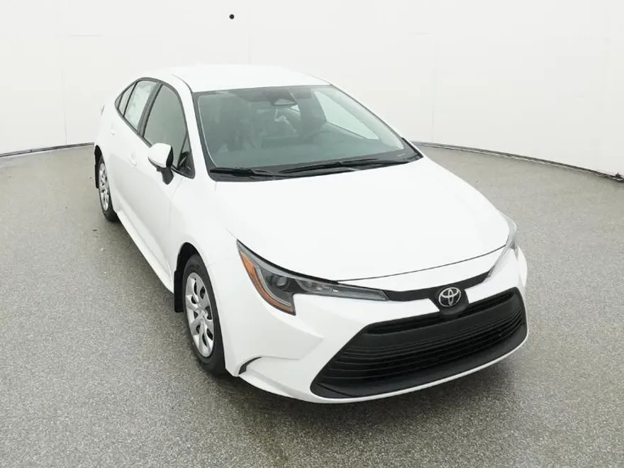 2025 Toyota Corolla LE photo 1