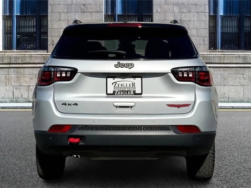 2025 Jeep Compass Trailhawk photo 1