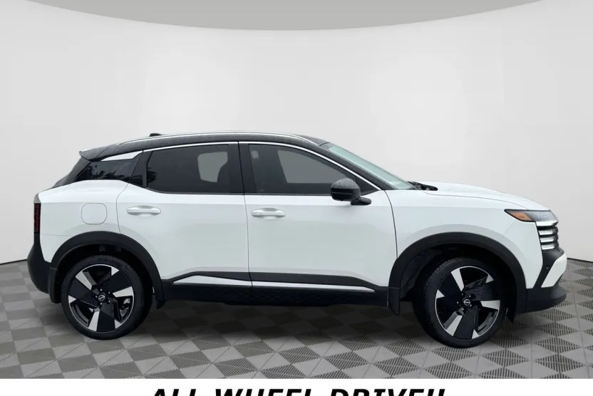2025 Nissan Kicks SR photo 1