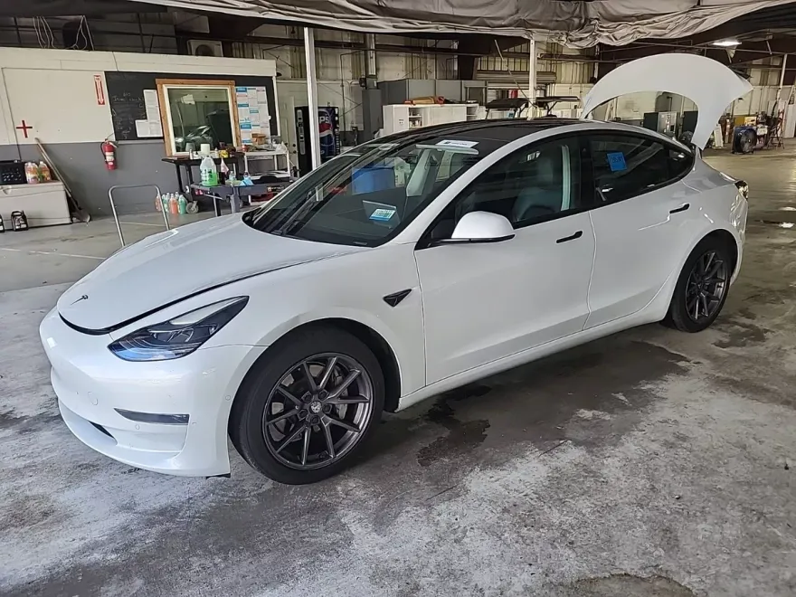 2021 Tesla Model 3 Standard Range photo 1