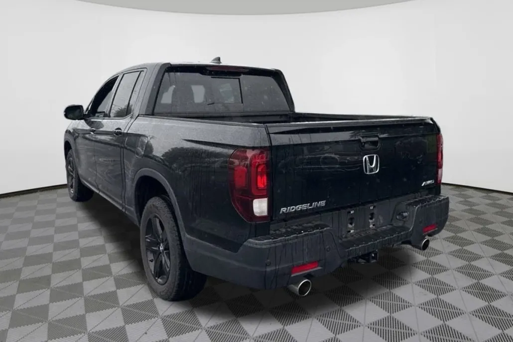 2021 Honda Ridgeline Black Edition photo 1