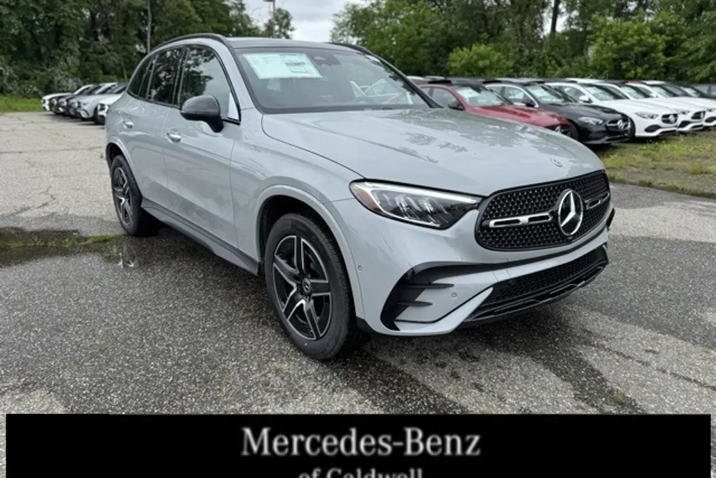 2025 Mercedes Benz GLC 300 4MATIC photo 1