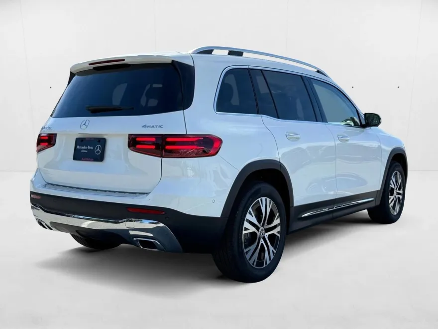 2025 Mercedes Benz GLB 250 4MATIC photo 1