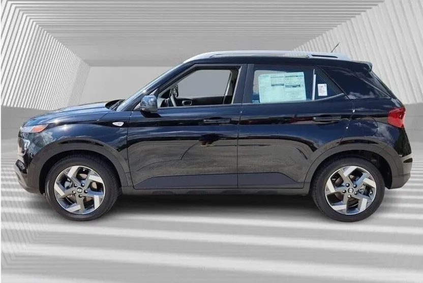 2025 Hyundai Venue SEL photo 1