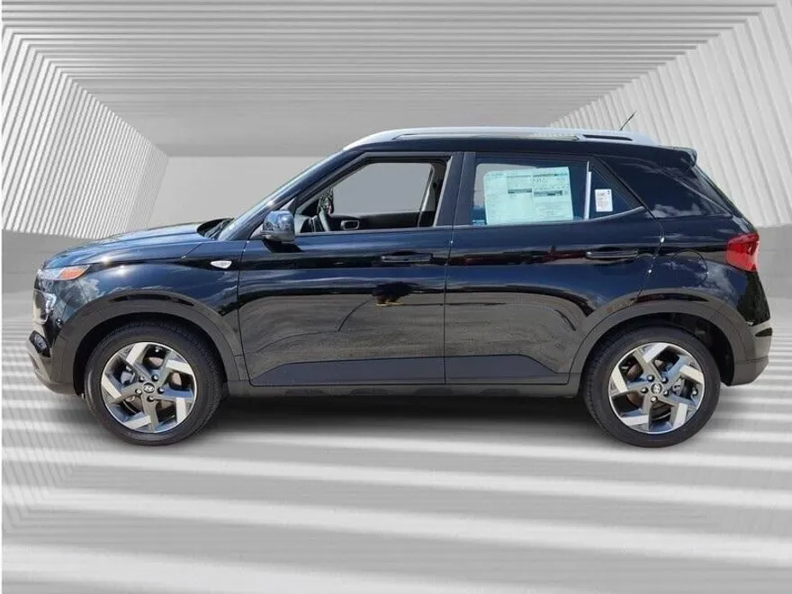 2025 Hyundai Venue SEL photo 1