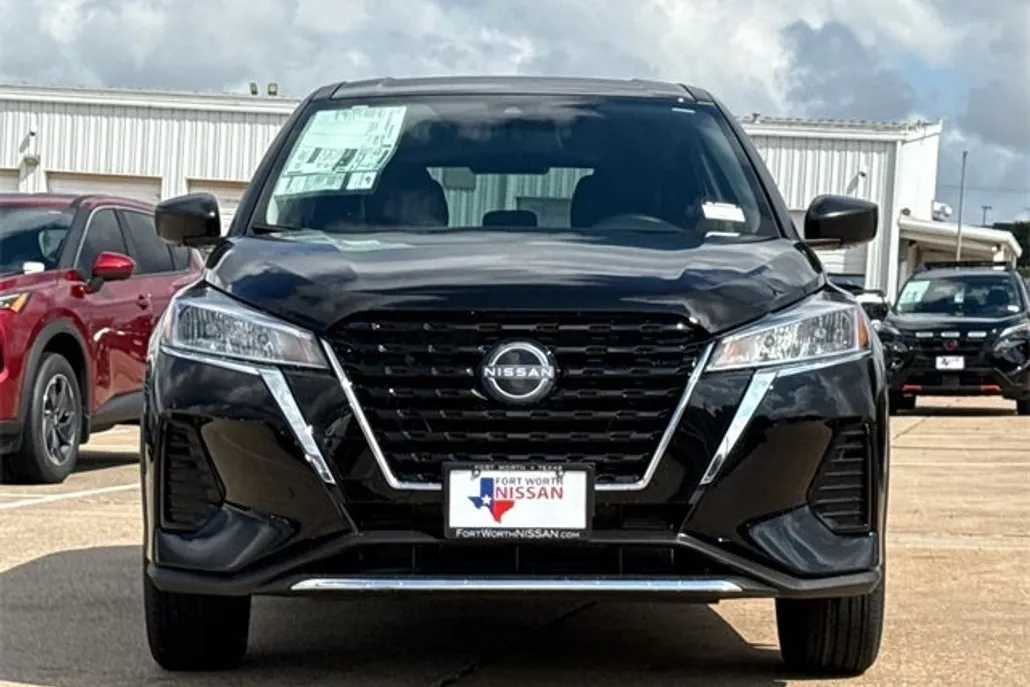 2025 Nissan Kicks Play S photo 1