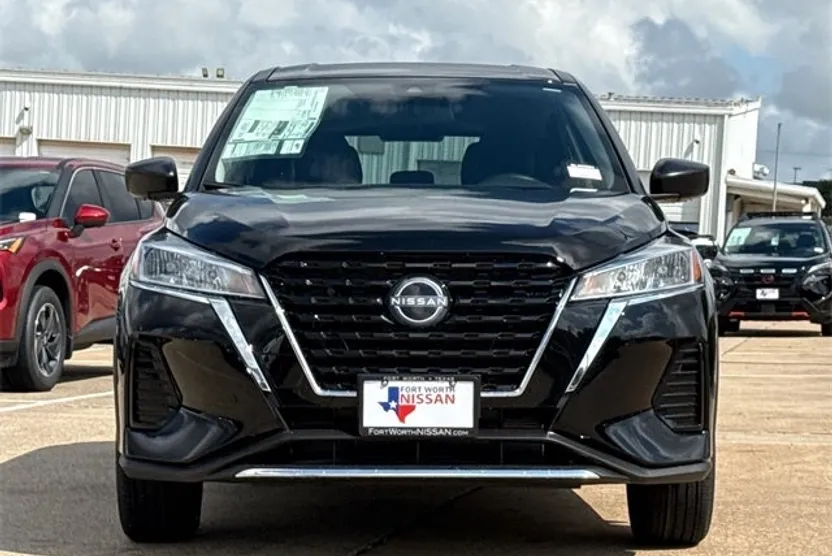 2025 Nissan Kicks Play S photo 1